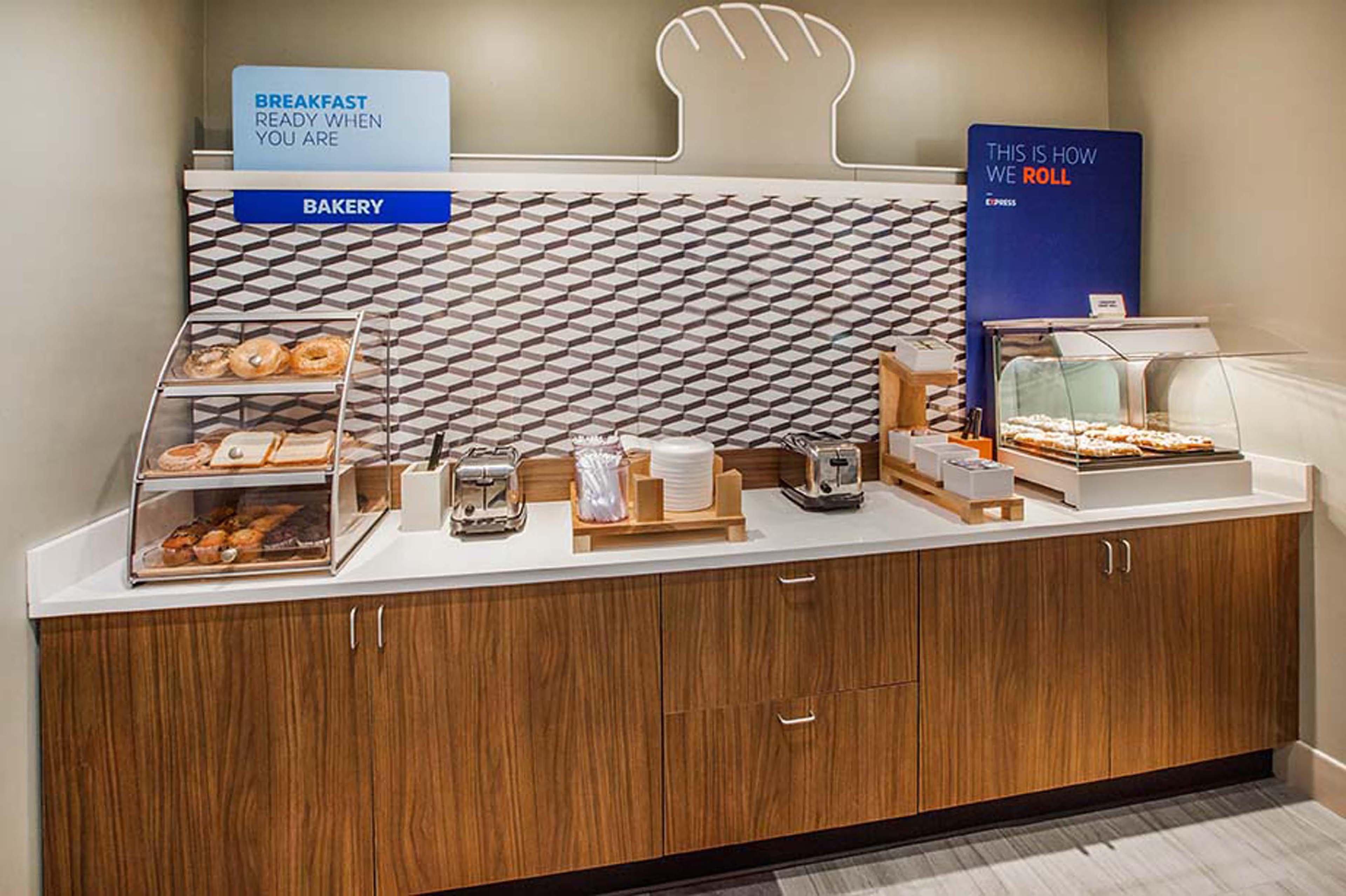 Holiday Inn Express & Suites I-26 & Us 29 At Westgate Mall By Ihg Spartanburg Dış mekan fotoğraf